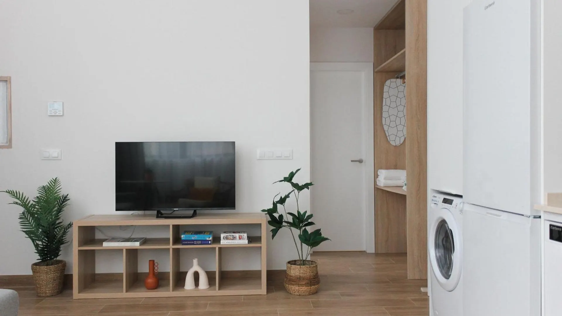 Monkeys Apartments Miraflores Seville
